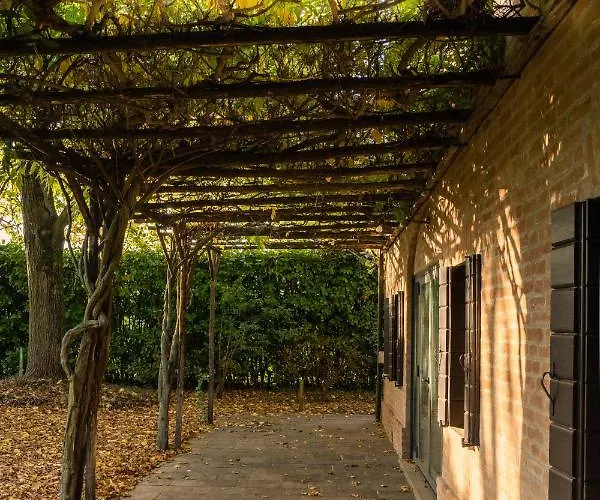 וילה Casa Dorina *