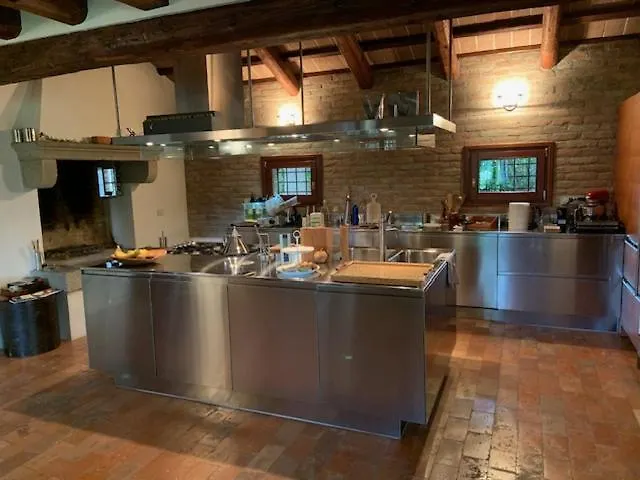 וילה Casa Dorina *